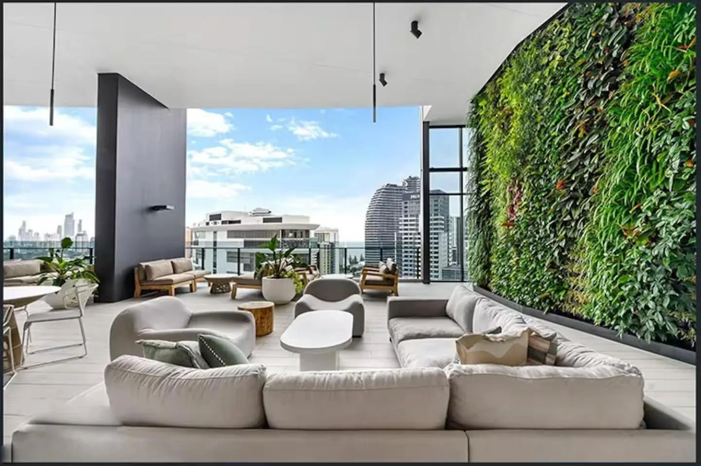 Aparthotel Azure Skyline Casino Residences Gold Coast